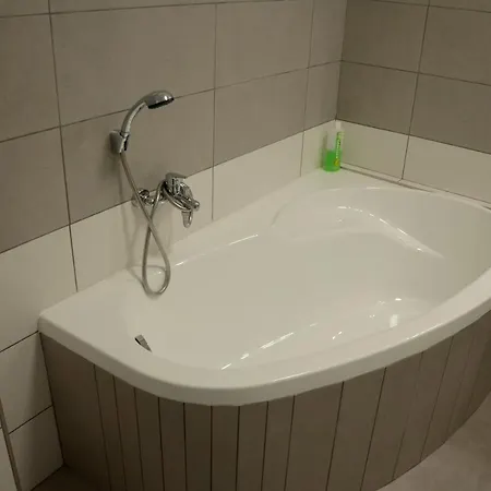 U Cyrila Konukevi 3*